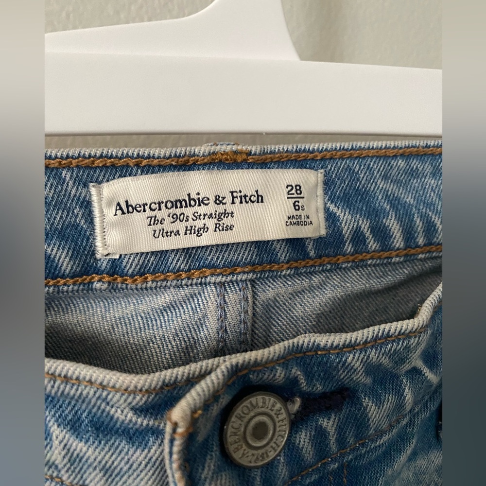 Abercrombie & Fitch 90’s Straight Ultra High Rise. - image 3